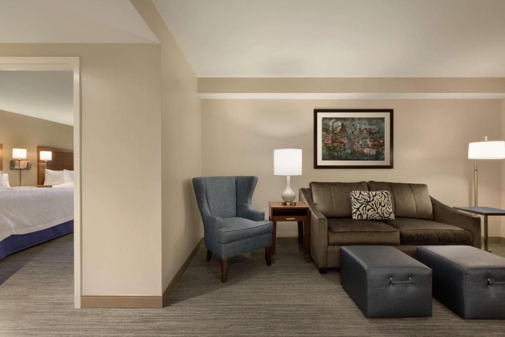 Hampton Inn & Suites Nashville-Downtown Image