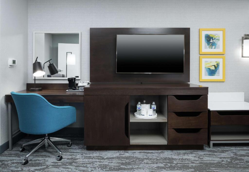 Hampton Inn & Suites Memphis-Beale Street Image