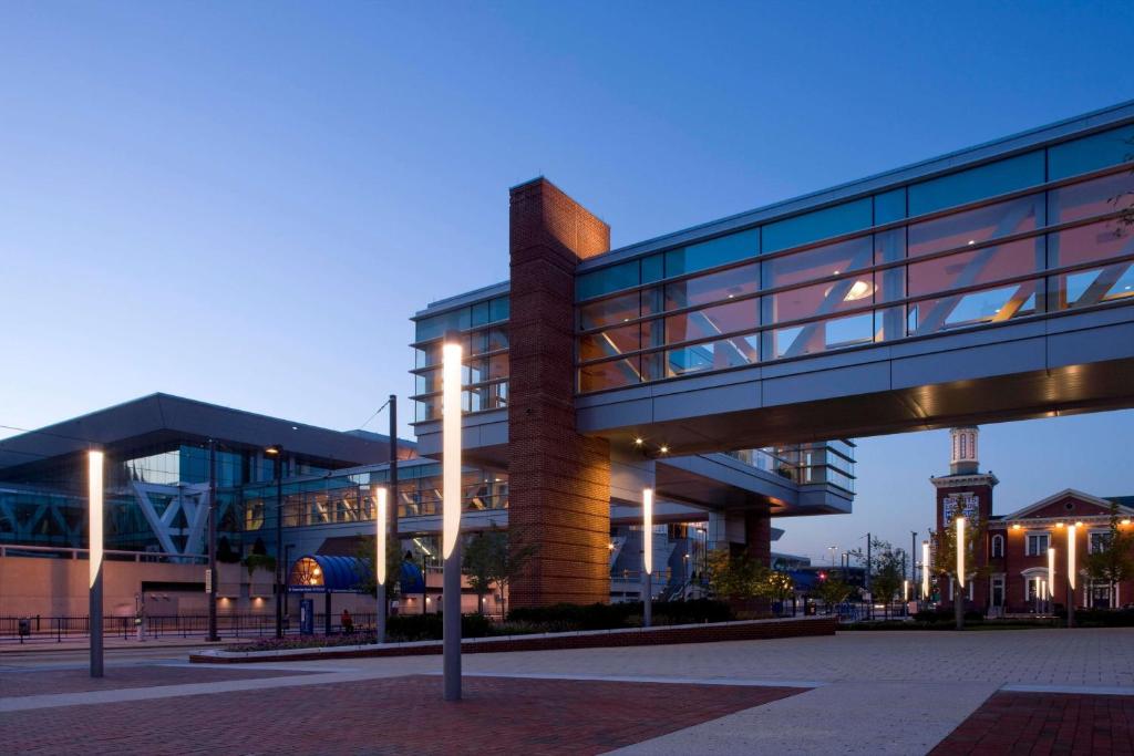 Hilton Baltimore Inner Harbor Image