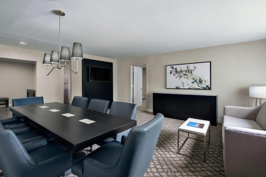 DoubleTree Suites by Hilton Charlotte/SouthPark Image
