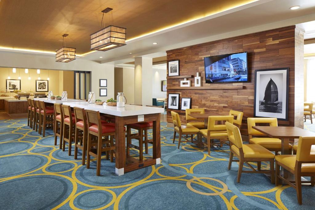 Hampton Inn San Diego Mission Valley Image