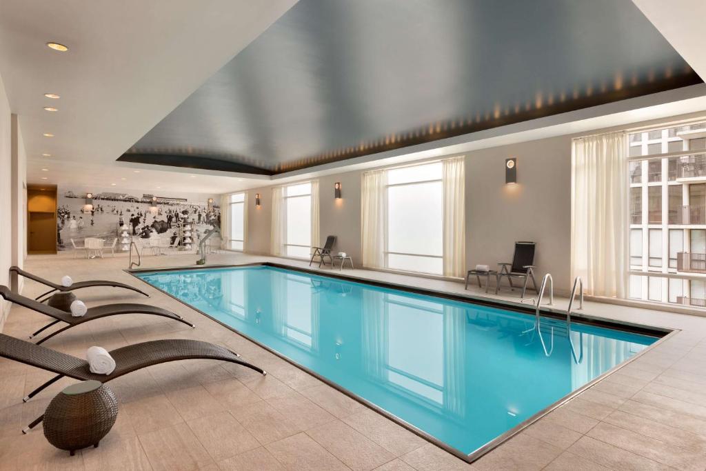 Hilton Chicago Magnificent Mile Suites Image
