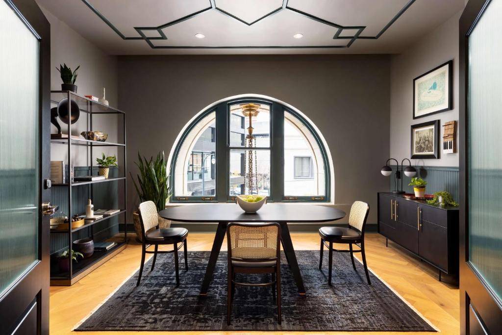 The Candler Hotel Atlanta, Curio Collection by Hilton Image