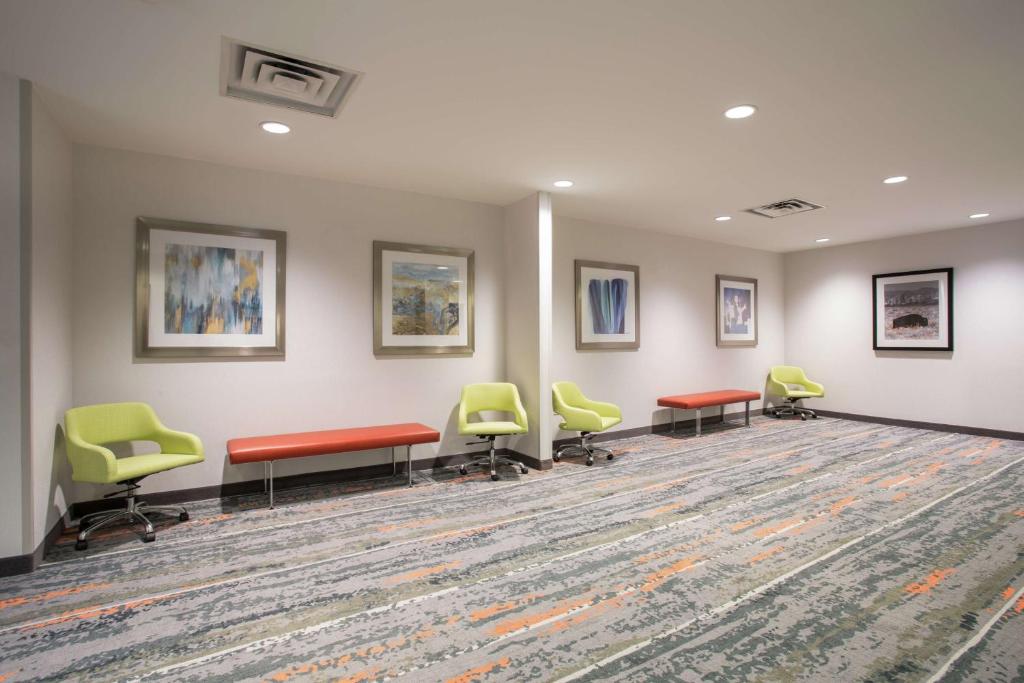 Hampton Inn & Suites Denver-Downtown Image