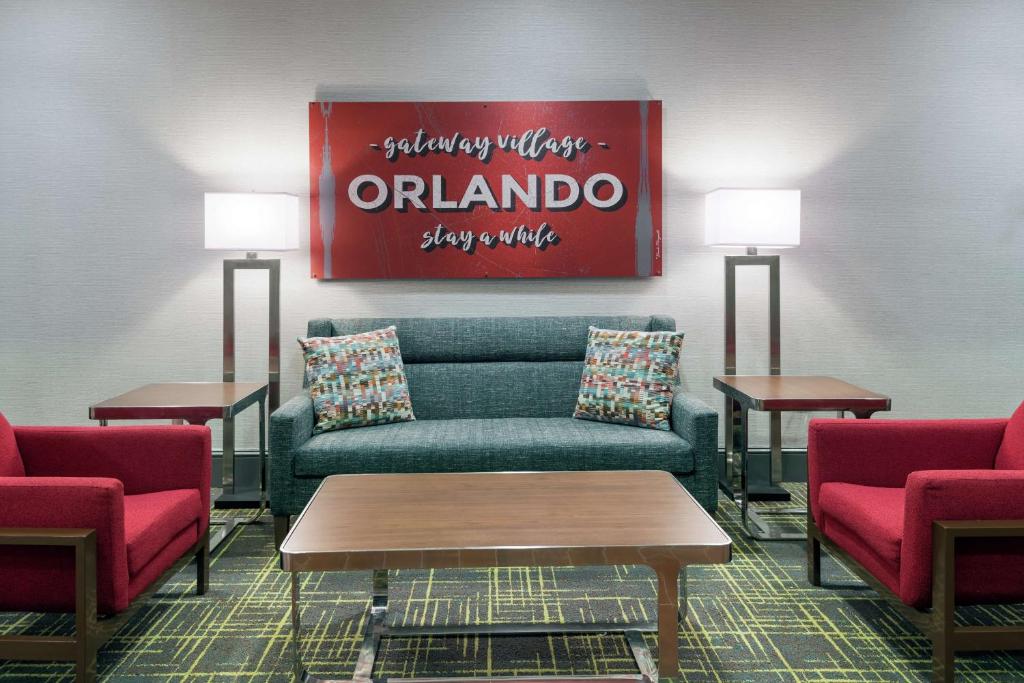 Hampton Inn & Suites Orlando Airport at Gateway Village Image