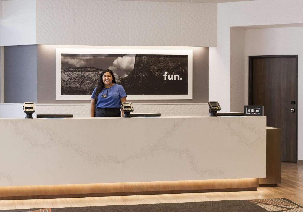 Hampton Inn & Suites Phoenix Downtown Image