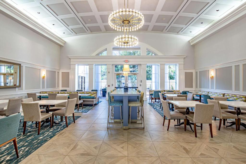 Hampton Inn & Suites South Park at Phillips Place Image