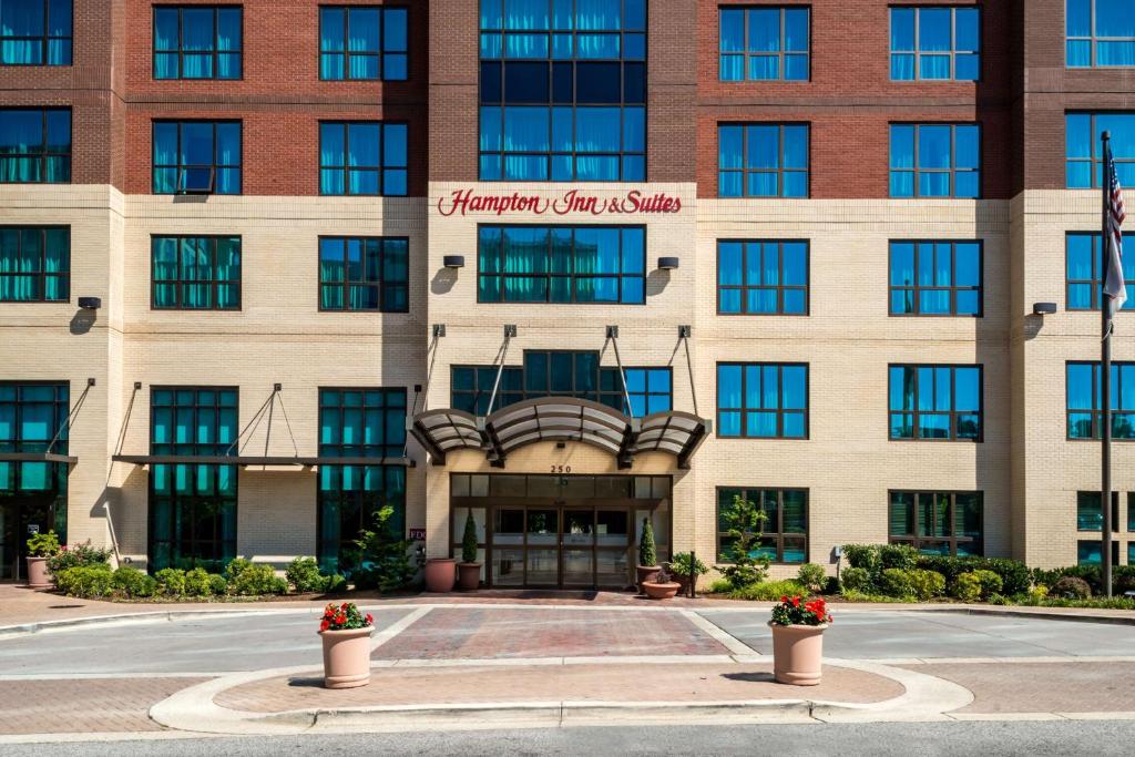 Hampton Inn & Suites National Harbor/Alexandria Area Image