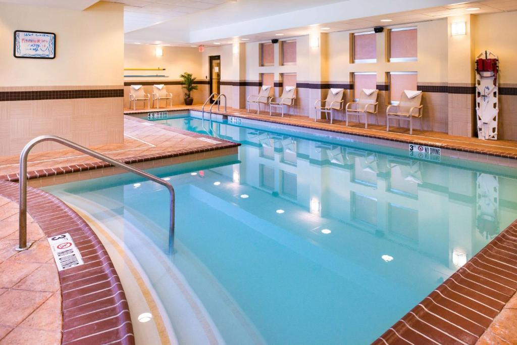Hampton Inn & Suites National Harbor/Alexandria Area Image