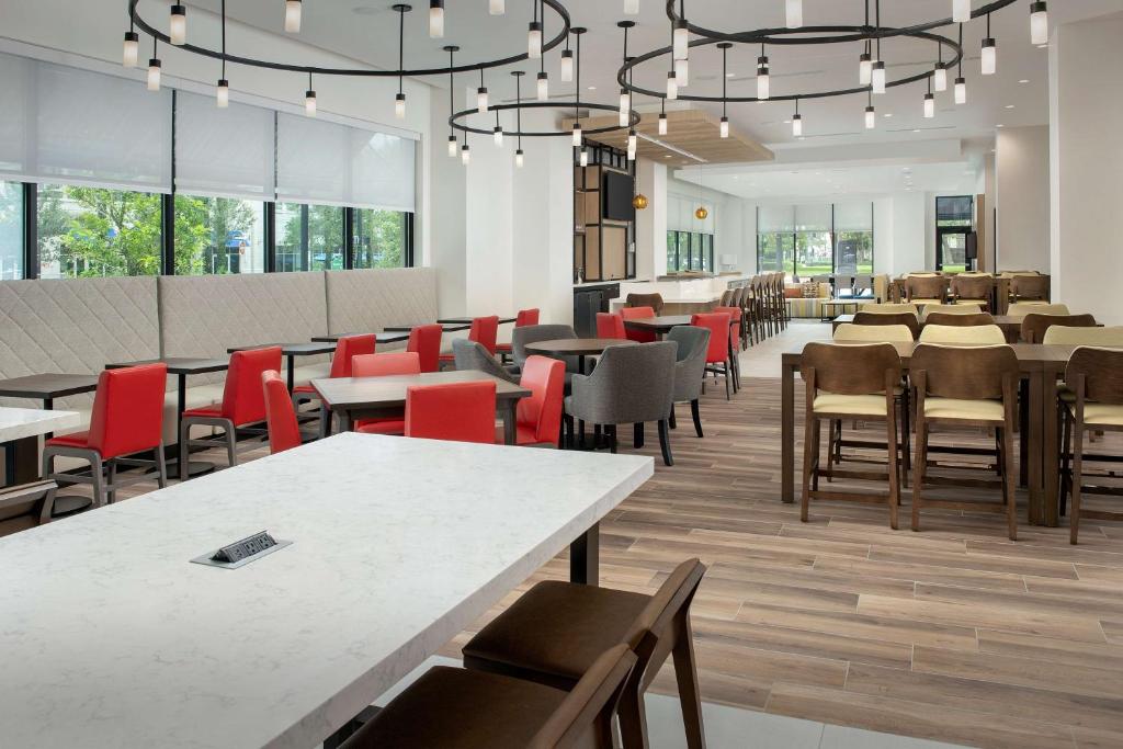 Hilton Garden Inn Orlando Downtown Image