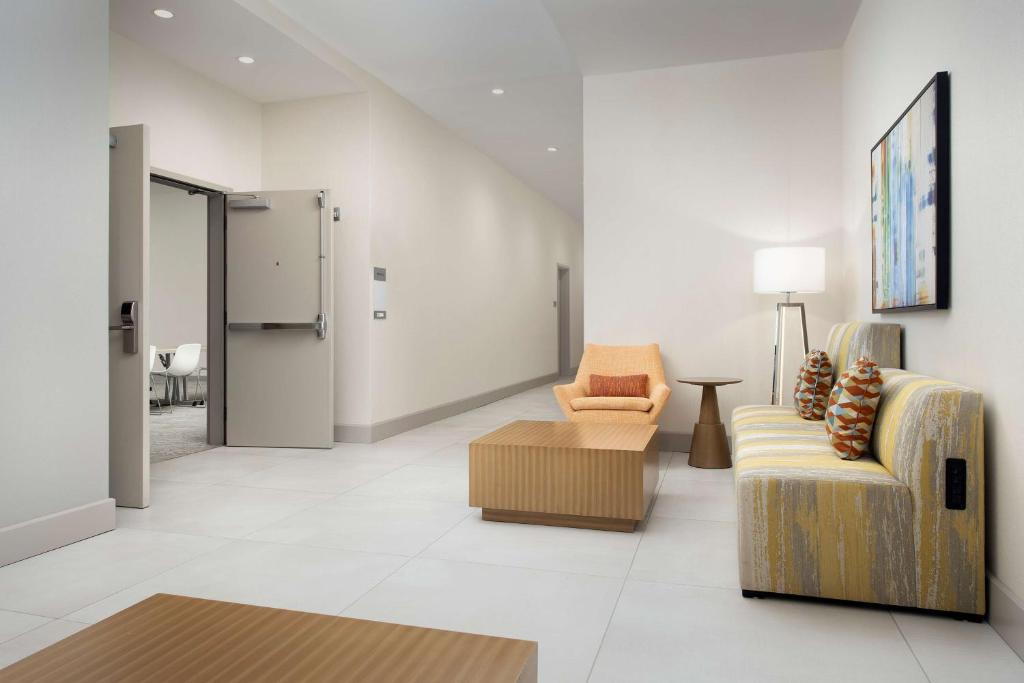 Hilton Garden Inn Orlando Downtown Image