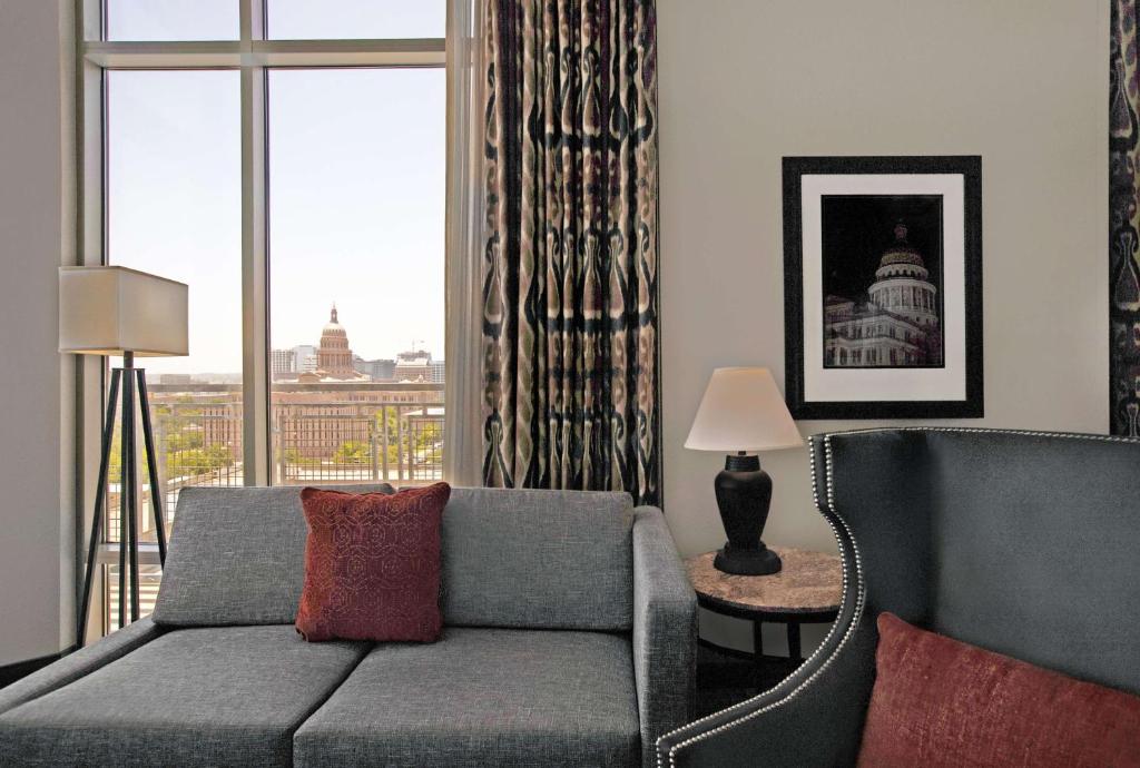 Hampton Inn and Suites Austin University Capitol Image