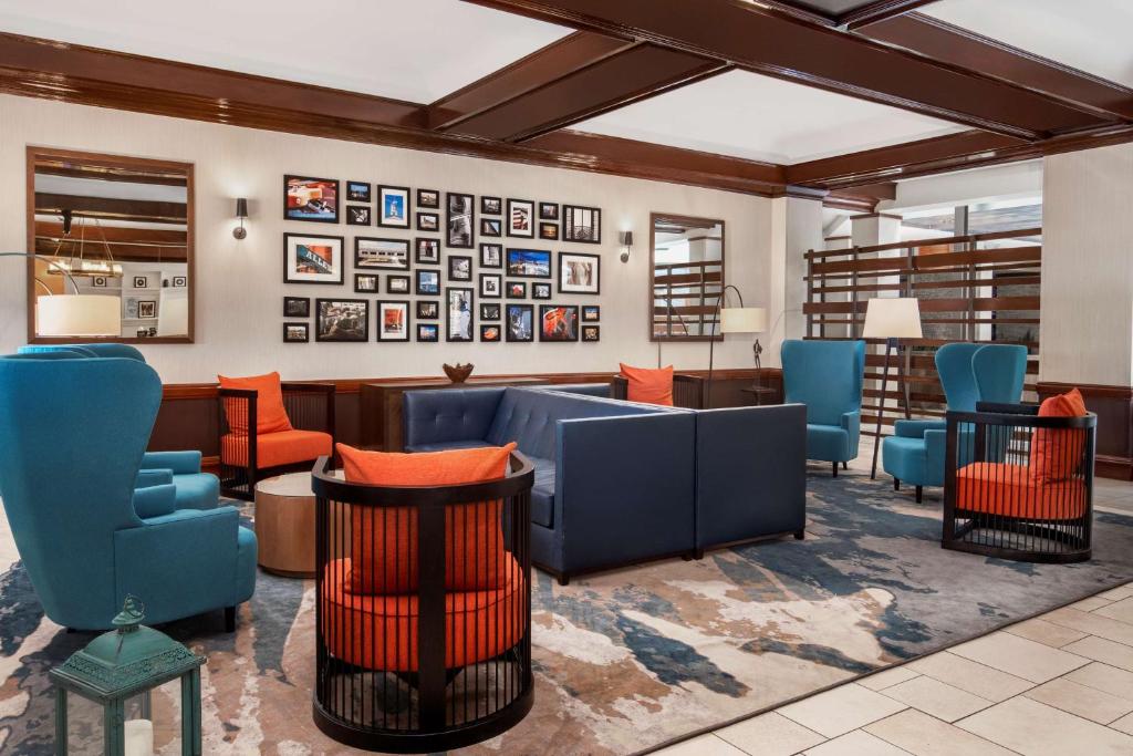 Embassy Suites by Hilton Nashville Airport Image