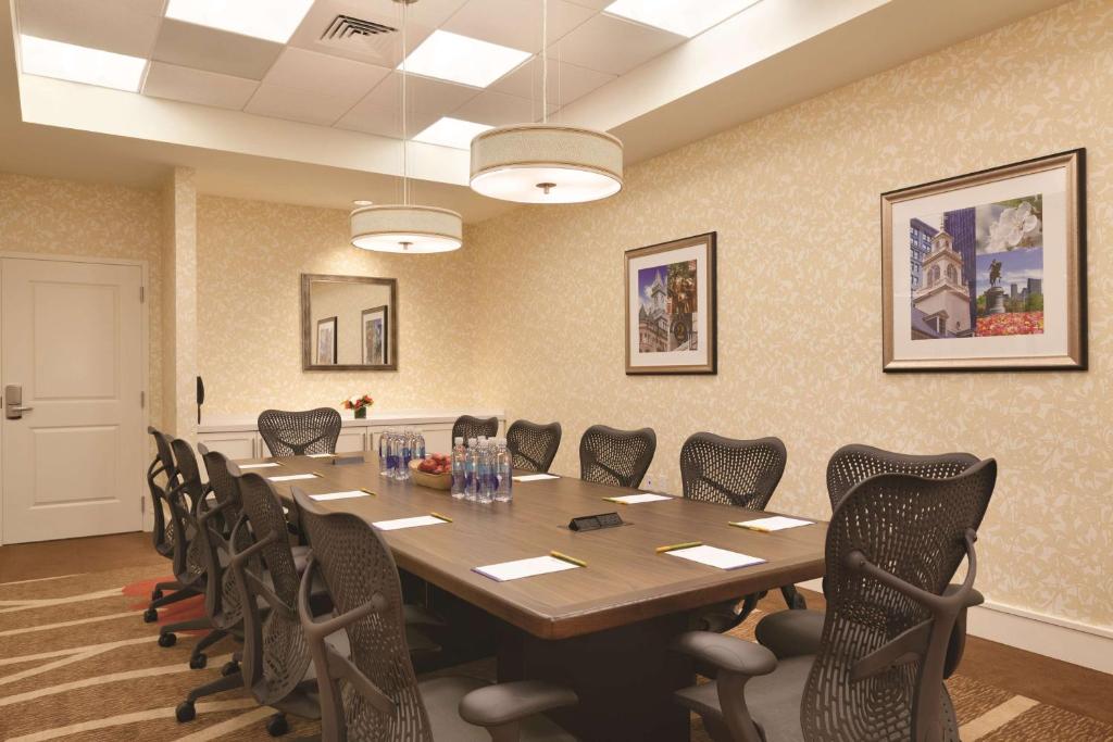 Hilton Garden Inn Boston Logan Airport Image