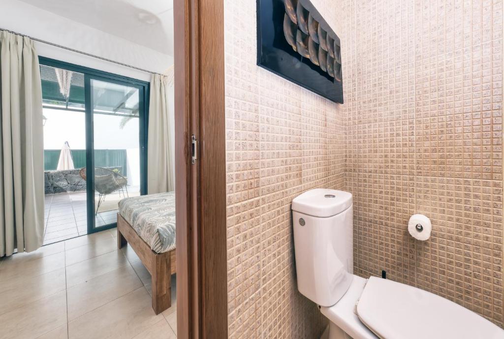 Casa Costa Esmeralda Plus - Pool and Relax By Lanzarote Vacation Homes 7