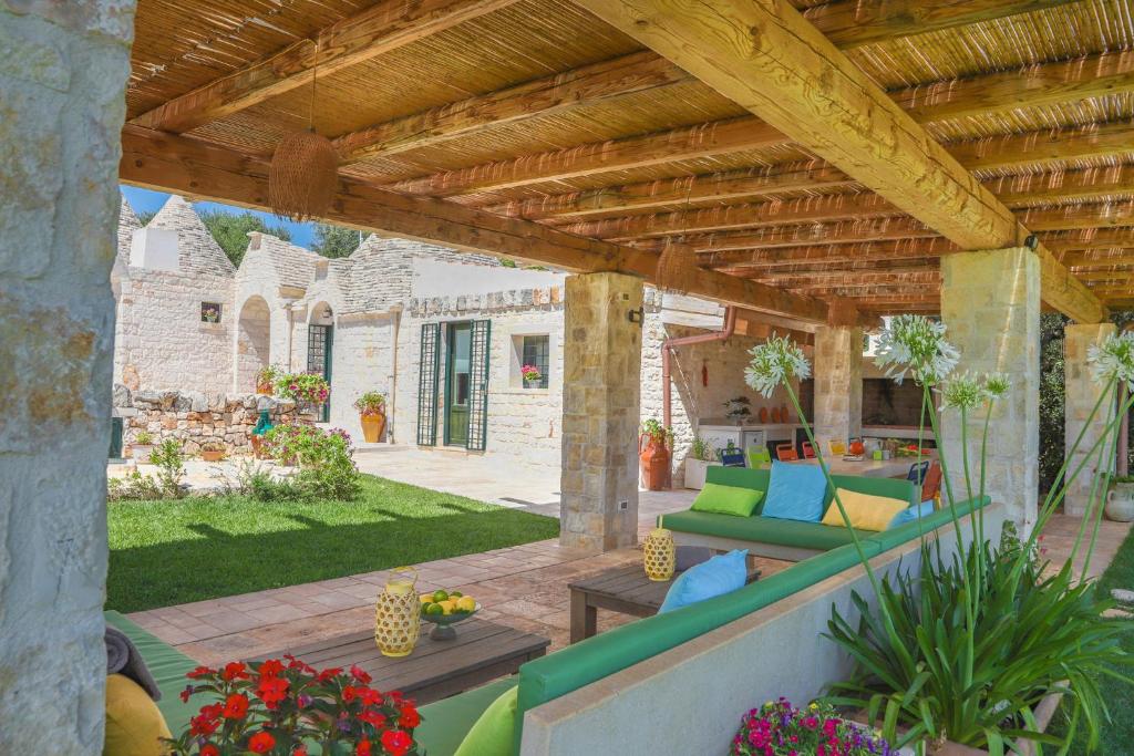 TD Trulli della Magnolia Trulli w Amazing Garden 3