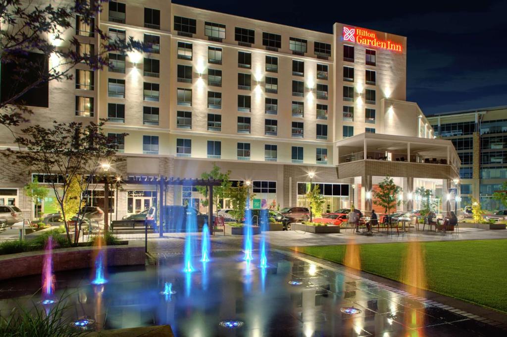 Hilton Garden Inn Charlotte Waverly Image