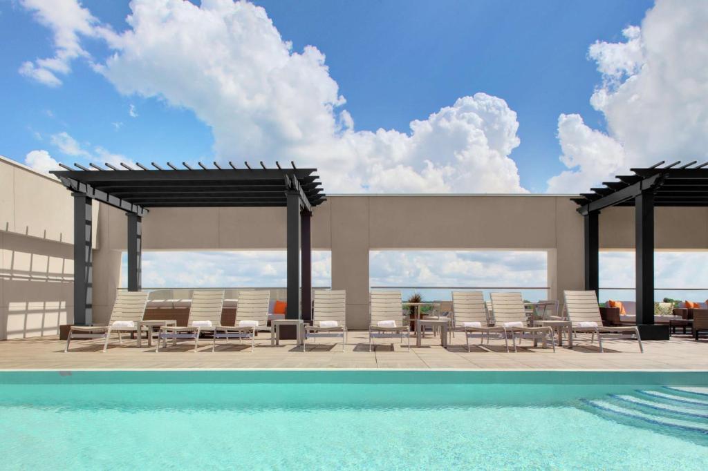 Hilton Garden Inn Charlotte Waverly Image