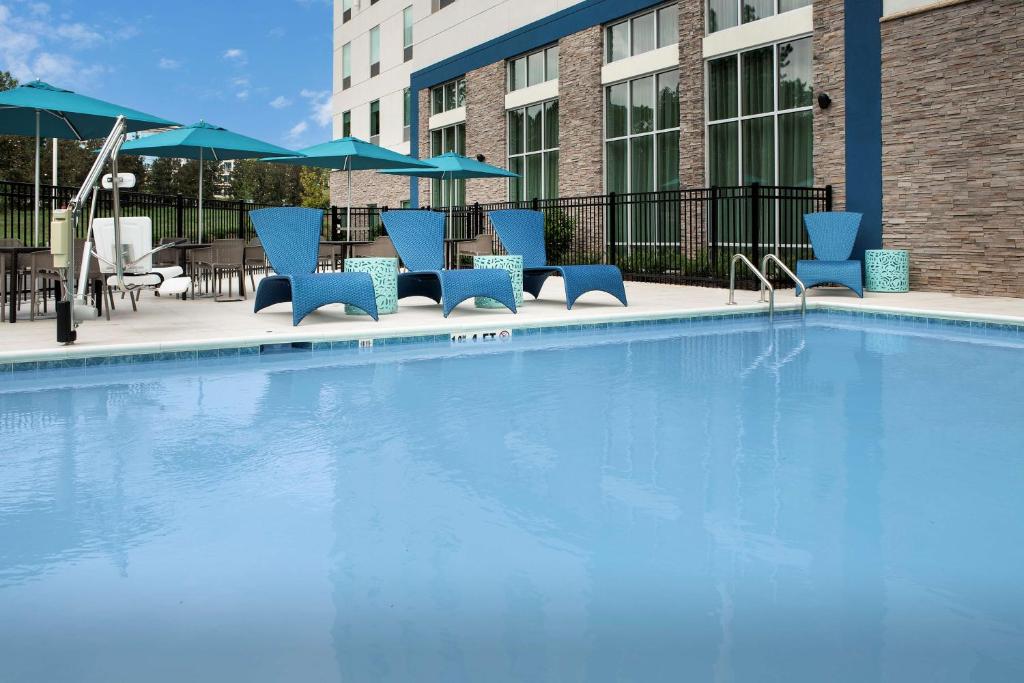 Hampton Inn & Suites Charlotte Airport Lake Pointe Image