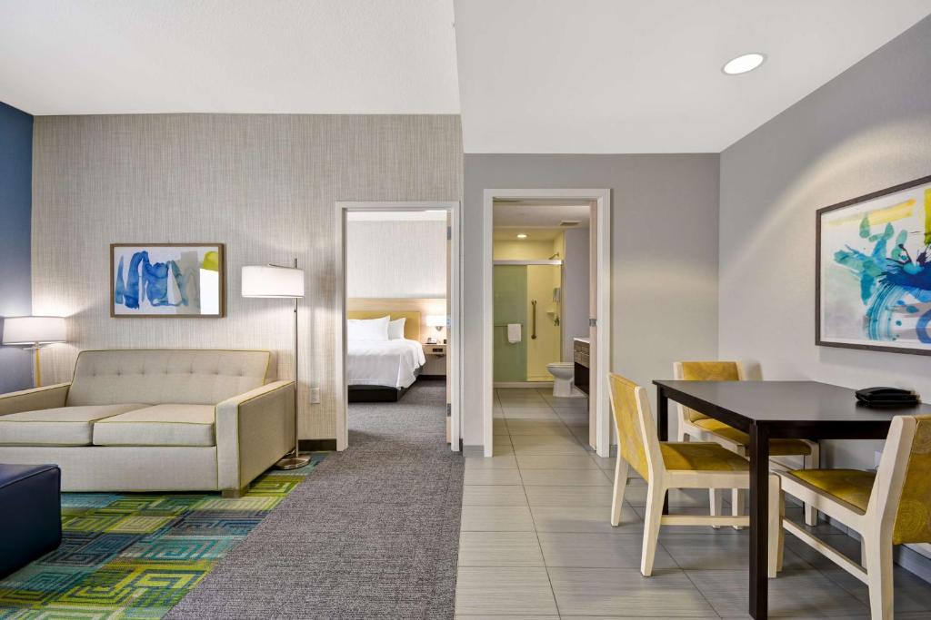 Home2 Suites By Hilton Blue Ash Cincinnati Image