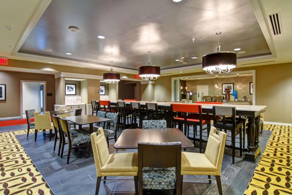 Hampton Inn and Suites Cincinnati - Downtown Image
