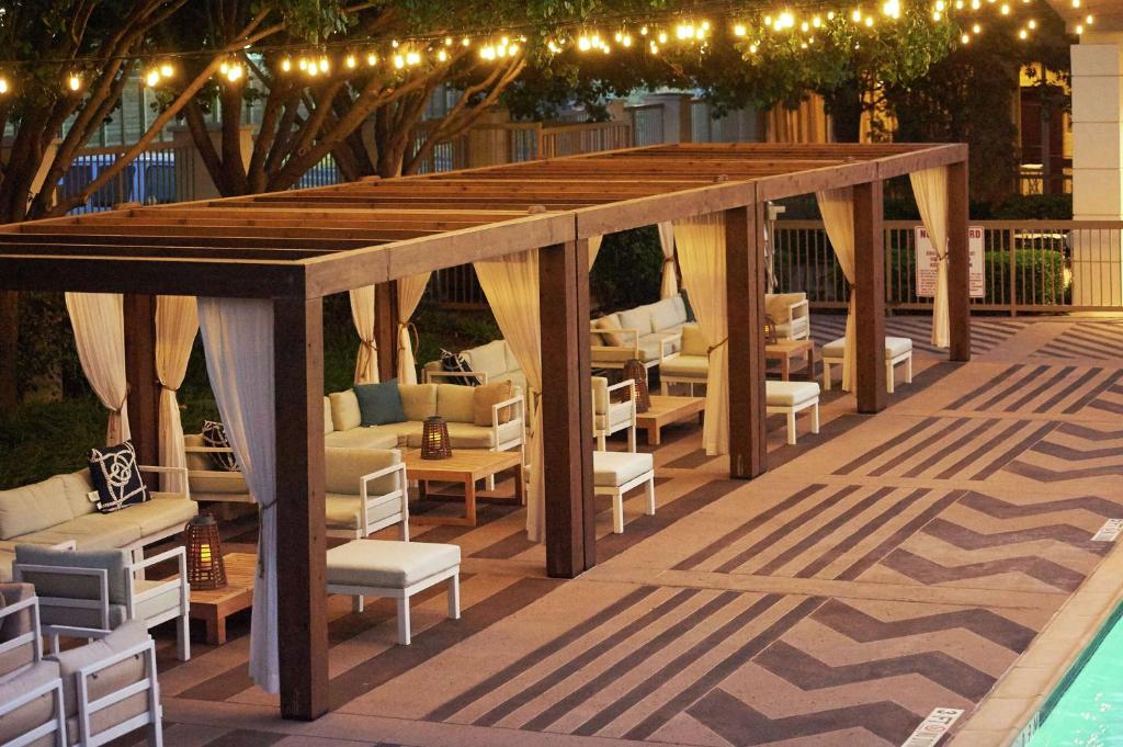 DoubleTree by Hilton Dallas Market Center Image