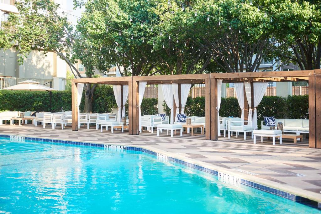 DoubleTree by Hilton Dallas Market Center Image