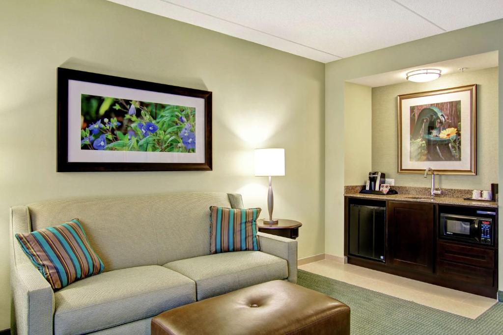 Hilton Garden Inn Woodbridge Image