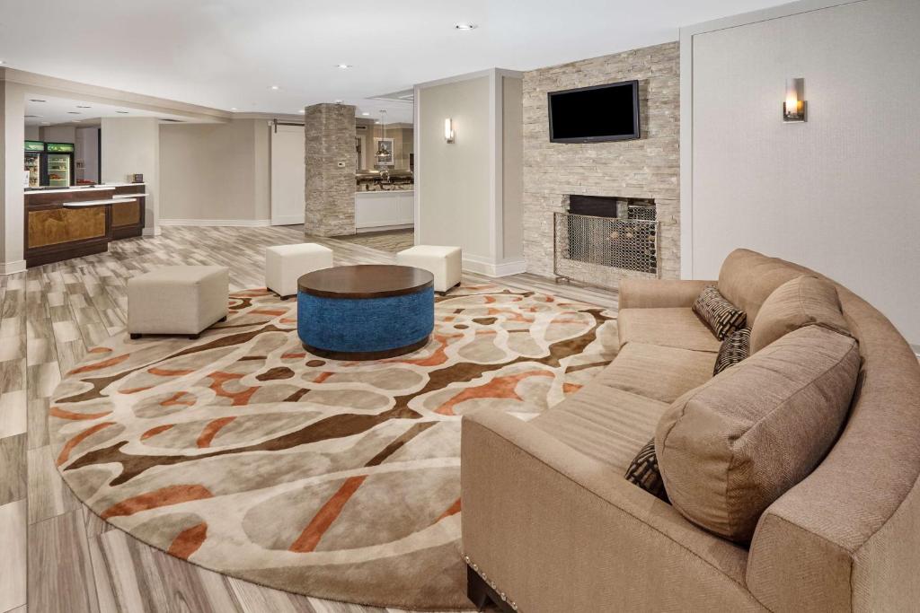 Homewood Suites by Hilton Indianapolis At The Crossing Image