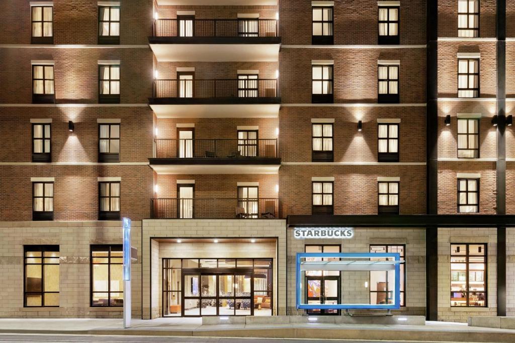 Hampton Inn Suites Kansas City Downtown Crossroads Image