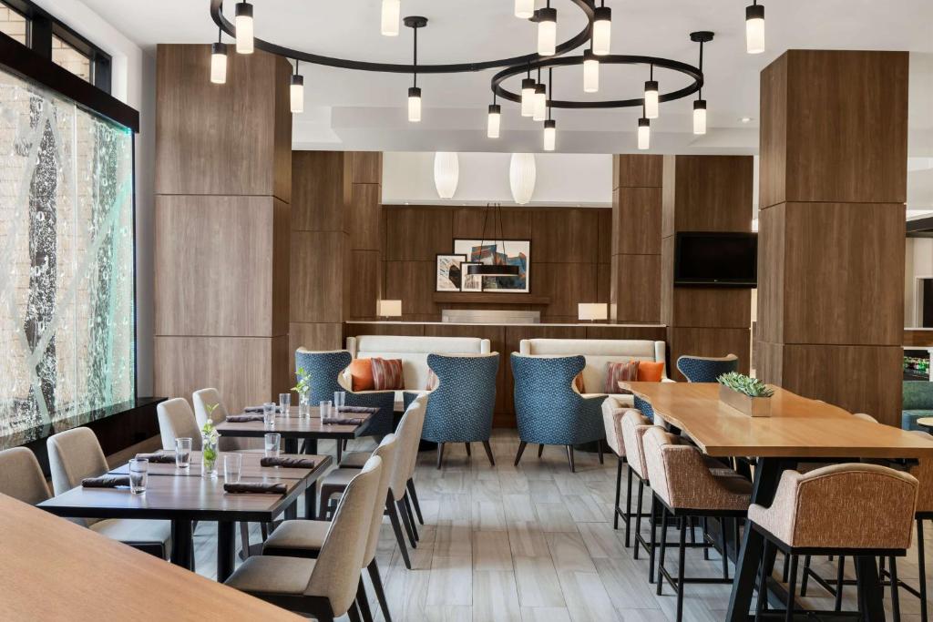 Hilton Garden Inn Minneapolis Downtown Image