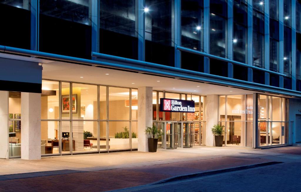 Hilton Garden Inn Downtown Dallas Image