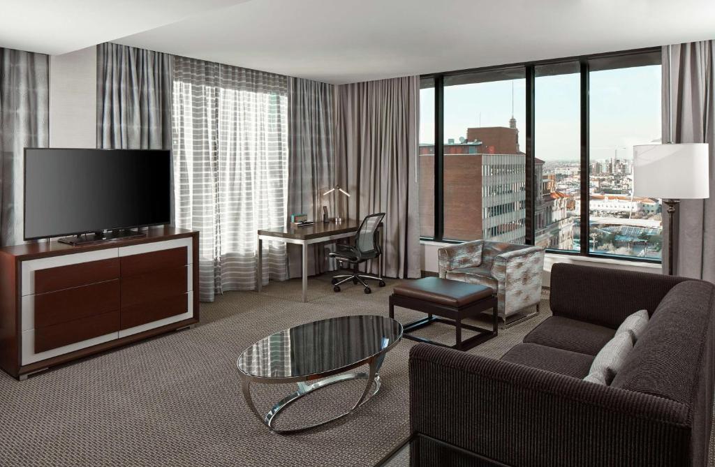 Hilton Garden Inn Phoenix Downtown Image