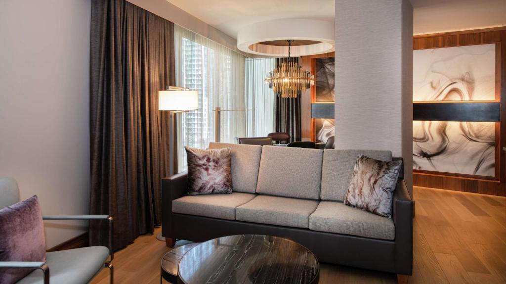 The Charter Hotel Seattle, Curio Collection By Hilton Image