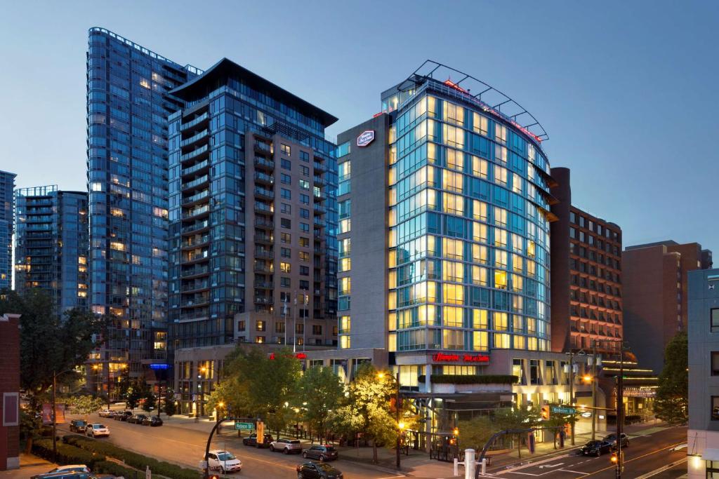 Hampton Inn & Suites, by Hilton - Vancouver Downtown Image