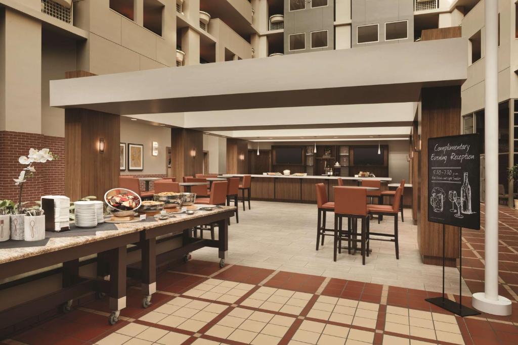 Embassy Suites by Hilton Atlanta at Centennial Olympic Park Image