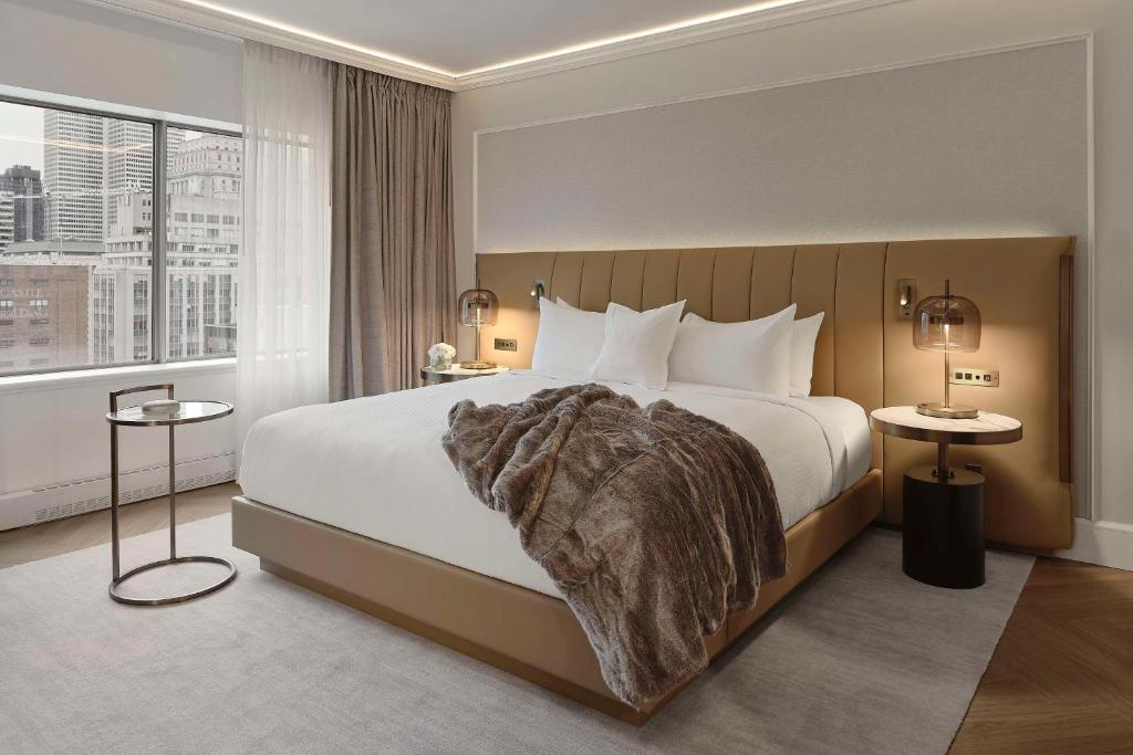 Vogue Hotel Montreal Downtown, Curio Collection by Hilton Image