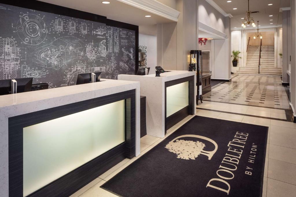 DoubleTree Suites by Hilton Hotel Detroit Downtown - Fort Shelby Image