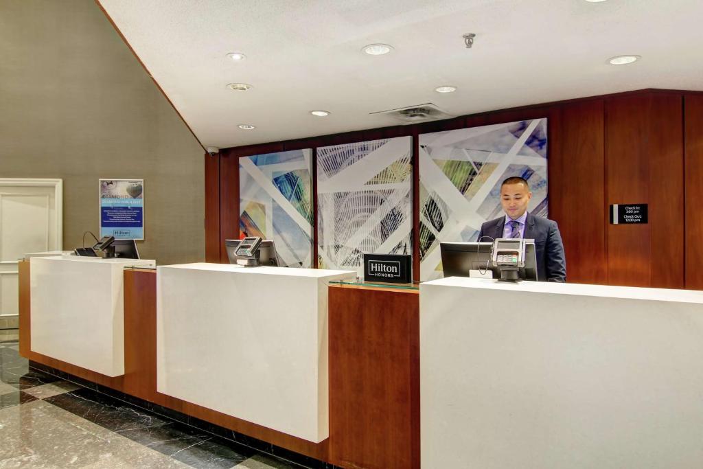 DoubleTree by Hilton Toronto Downtown Image