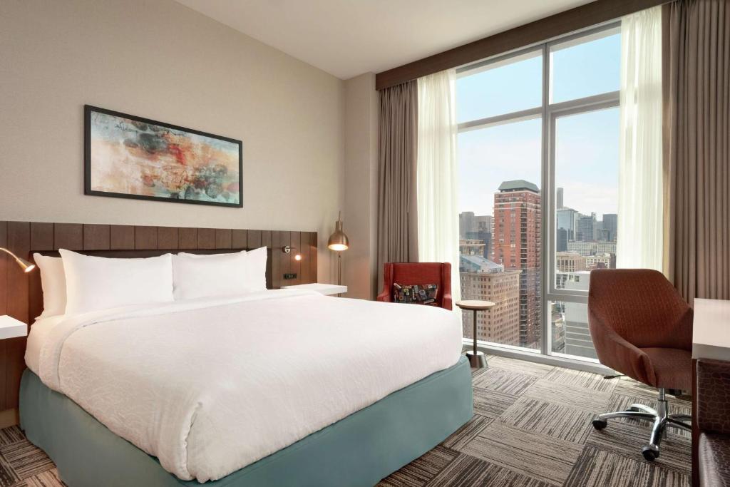 Hilton Garden Inn Chicago Downtown South Loop Image
