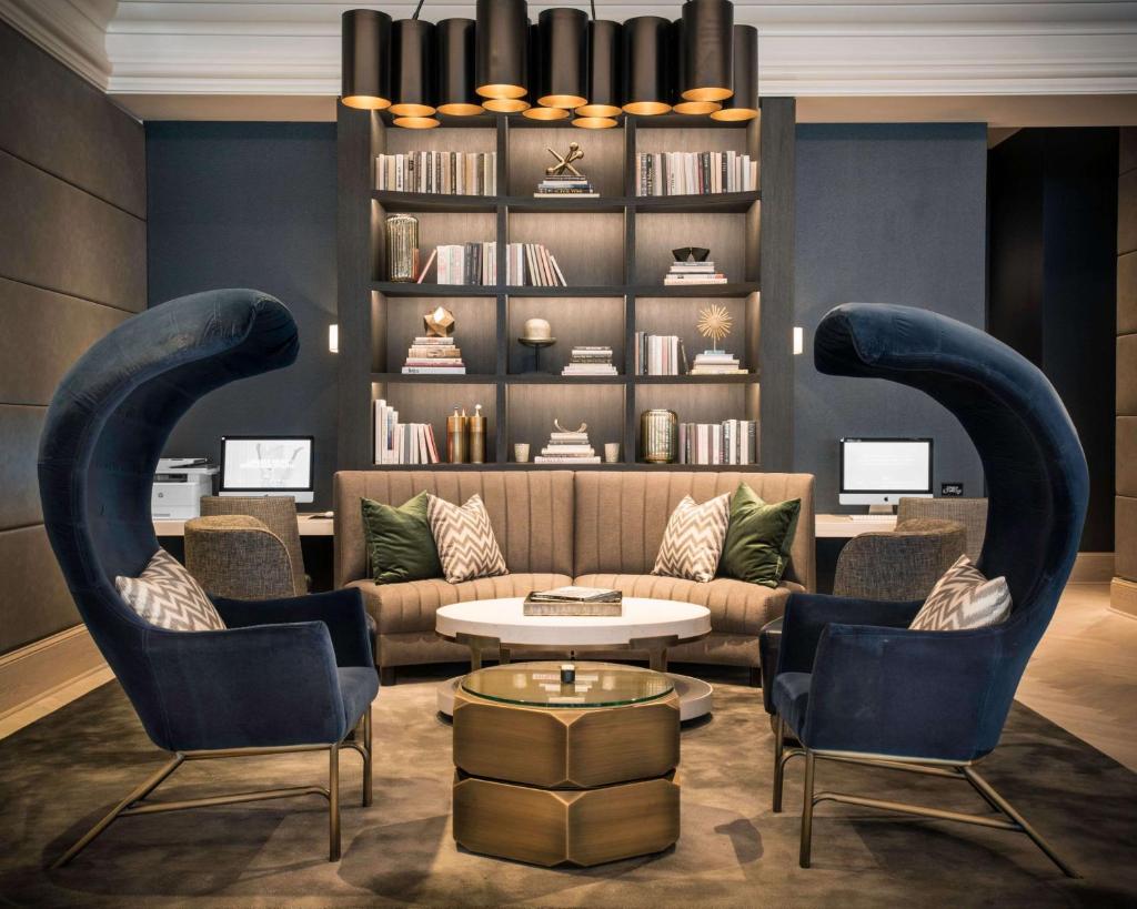 LondonHouse Chicago, Curio Collection by Hilton Image