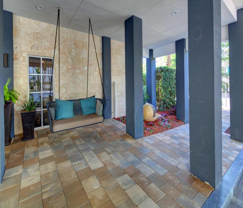 Hampton Inn Miami-Coconut Grove/Coral Gables Image