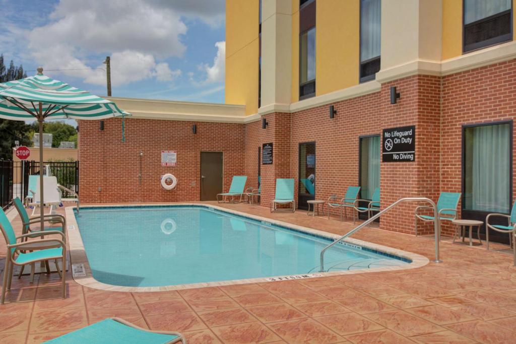 Hampton Inn & Suites by Hilton Tampa Busch Gardens Area Image