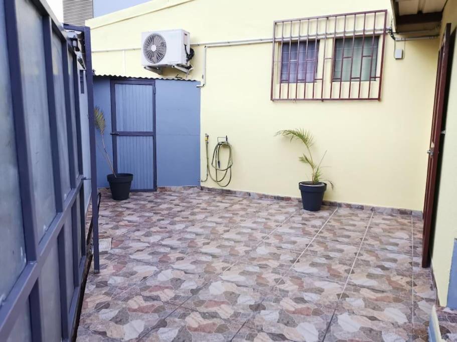 Studio avec grande terrasse 8