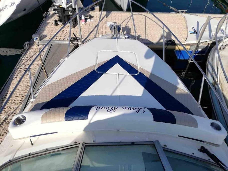Photo de la galerie de l'établissement Loveboat, à Thonon-les-Bains