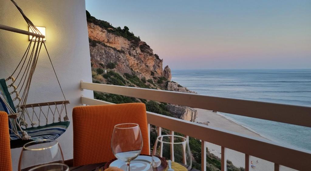 Sesimbra Sun&Sea - Beachfront Apartment! 2