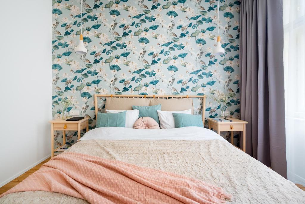 Enjoy Downtown Boutique Apartments #13 by goodnite cz 1