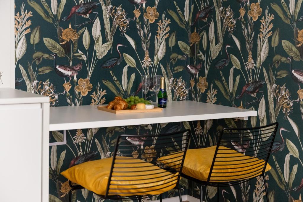 Enjoy Downtown Boutique Apartments #13 by goodnite cz 8
