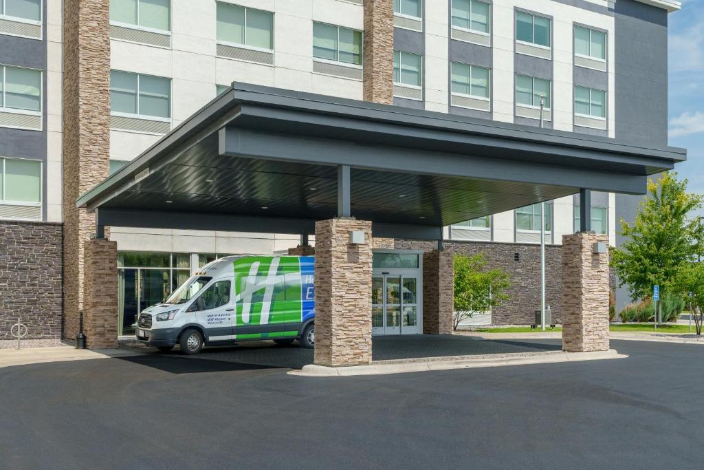 Holiday Inn Express & Suites - Mall of America - MSP Airport, an IHG Hotel Image