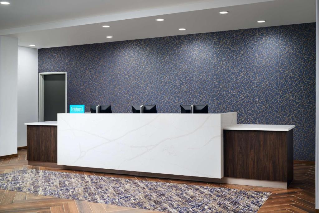Hampton Inn Towson Downtown Image